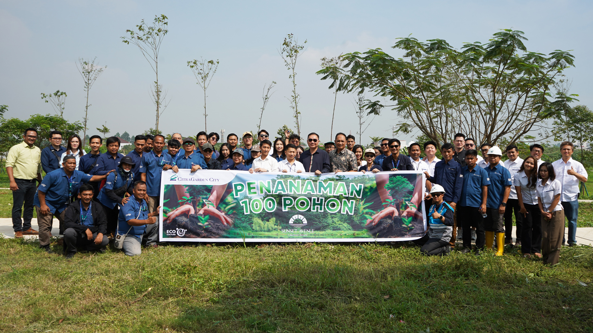 Penanaman 100 pohon untuk program 2500 pohon di Sunset Avenue